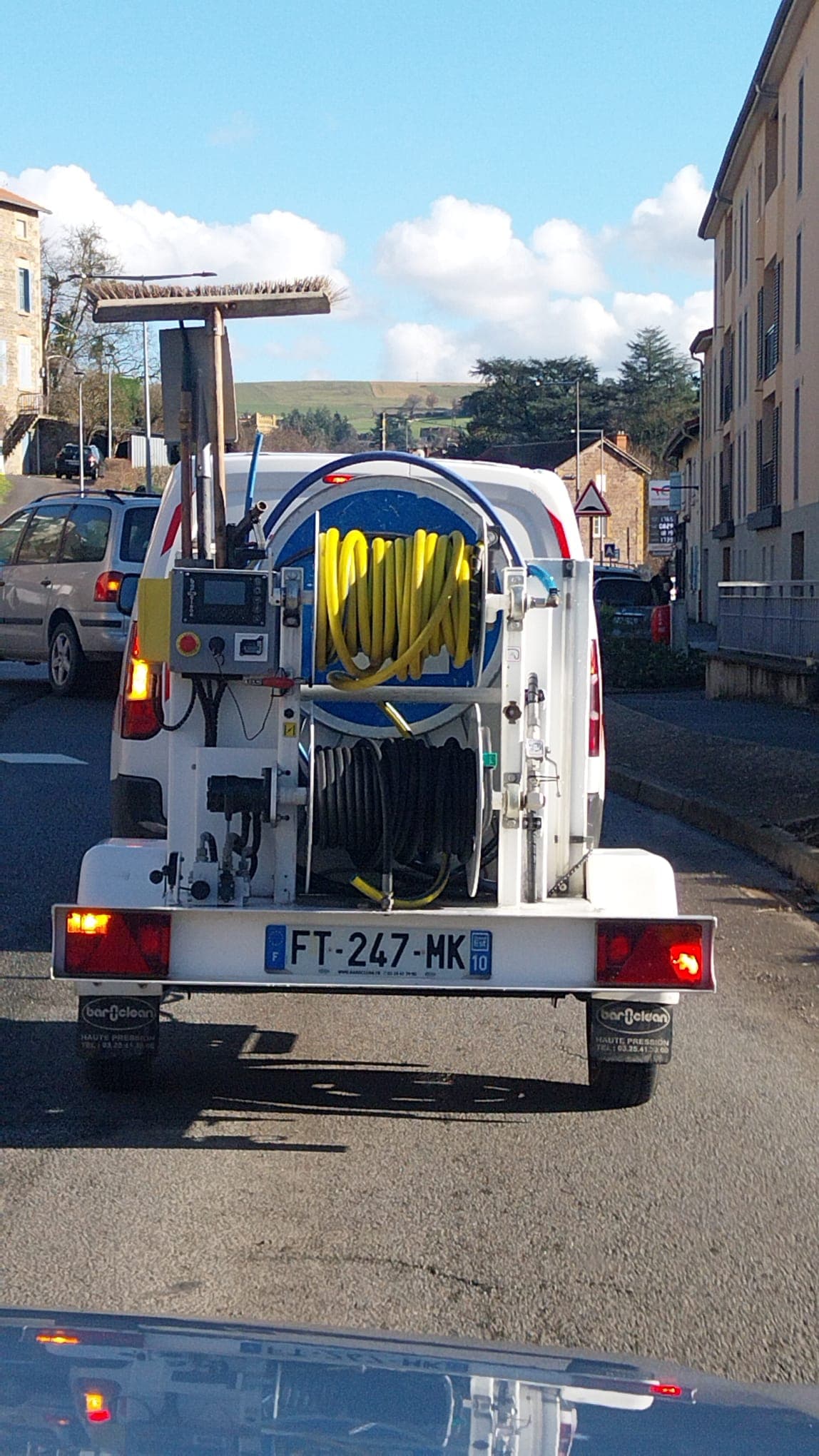 Camion hydrocureur professionnel pour le debouchage de fourreau telecom 2DY CONNECT
