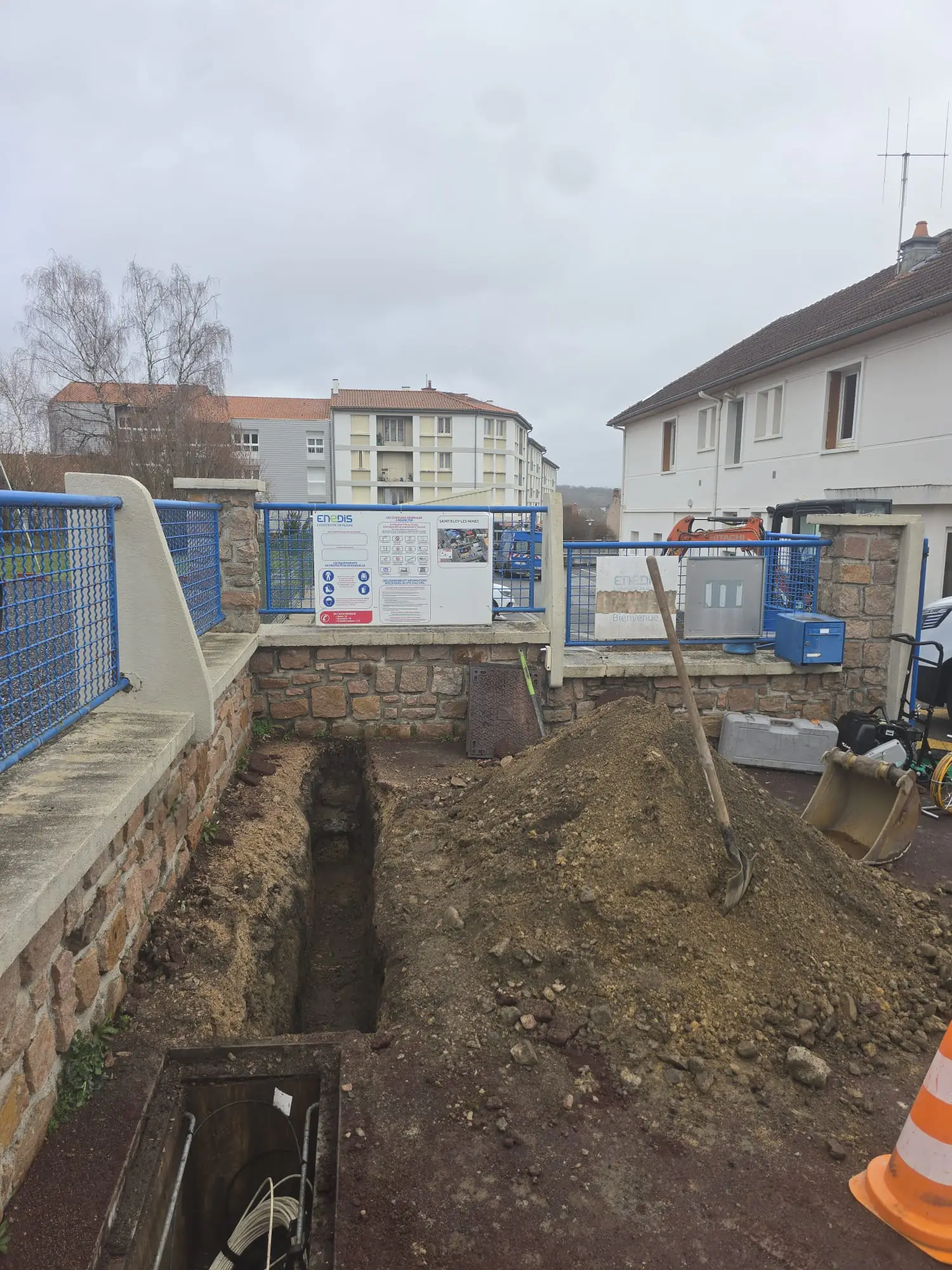 Chantier de tranchée et regard à Lyon