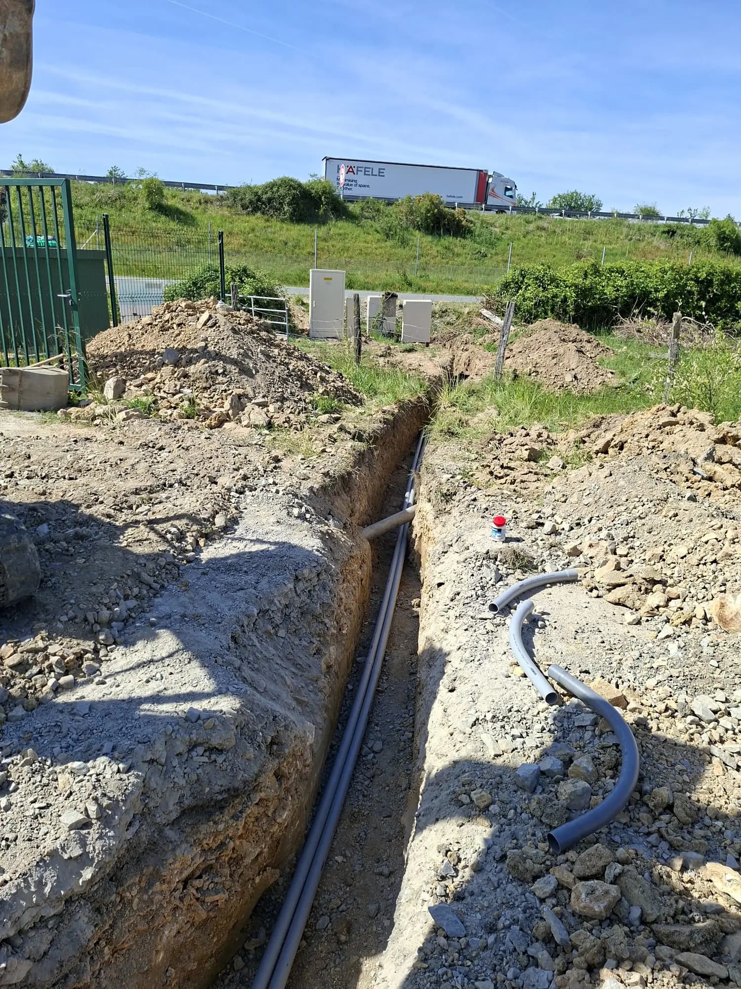 Tranchée en zone industrielle à Bron