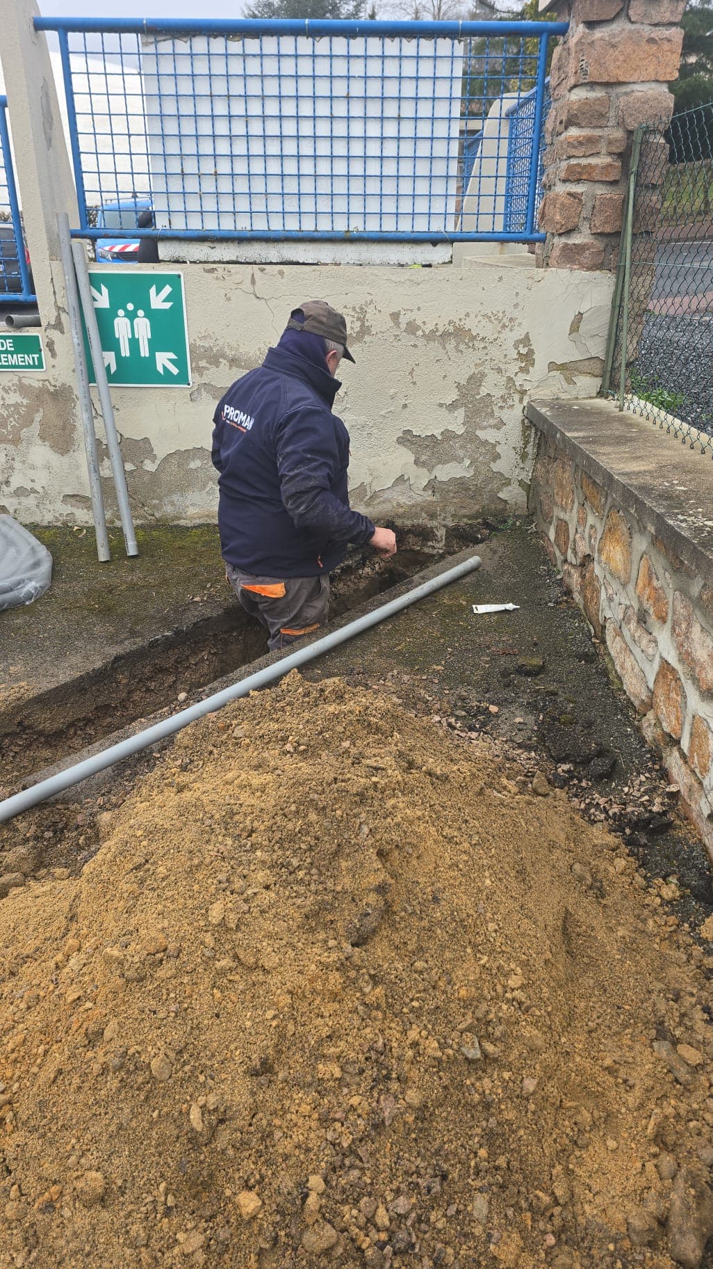 Technicien 2DY CONNECT en intervention sur une ligne fibre