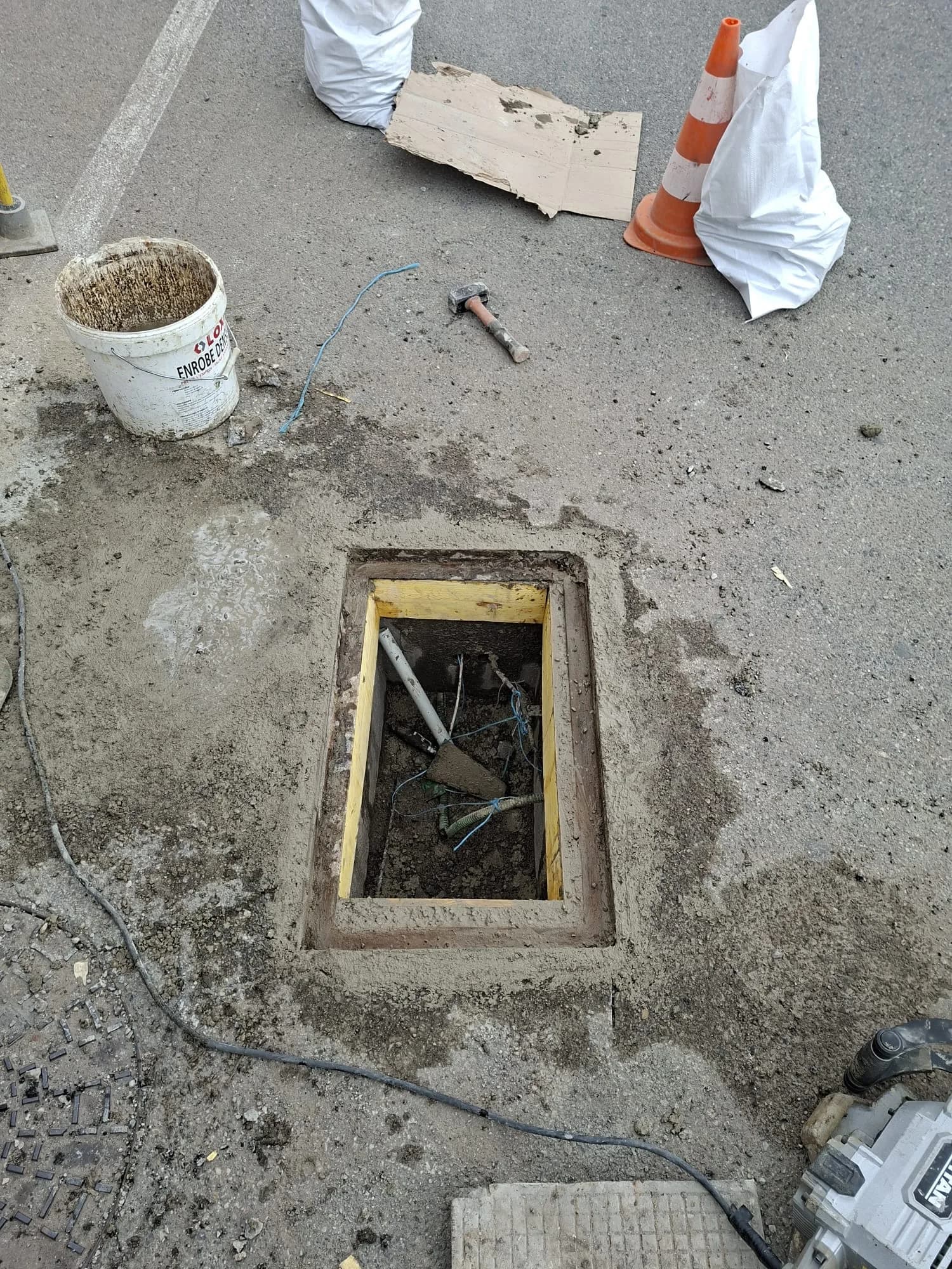 Aiguille de tirage passée dans le conduit fibre par FOURREAU TÉLÉCOM lors d'un aiguillage télécom